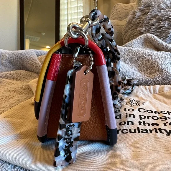 Wavy Dinky In Coachtopia Leather With Upcrafted Scrap Binding - Picture 5 of 13